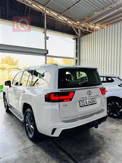 تۆیۆتا لاند کروزەر